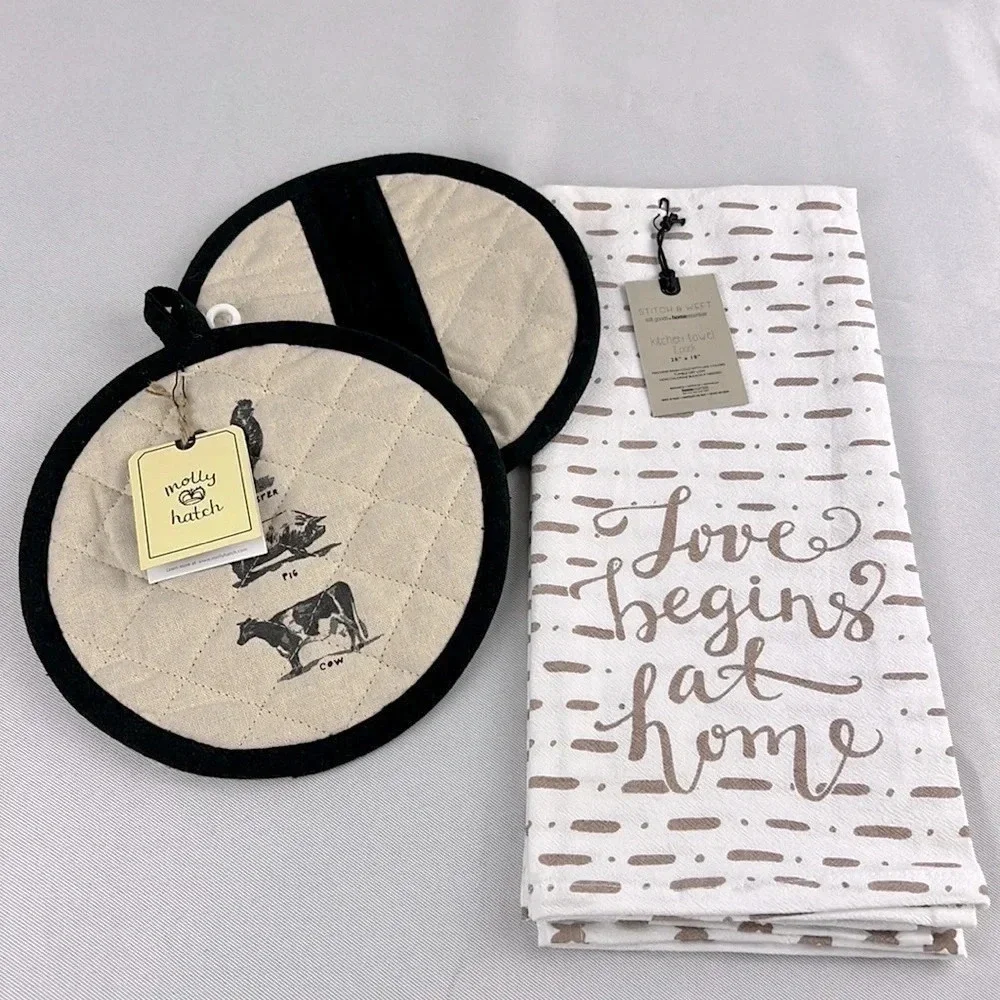 NWT Farmhouse Set Of Two Kitchen‎ Towel & Set Of Two Pot Holders 100% Cotton